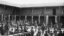 Vista interior de la “Escuela ayllu” de Warisata, Bolivia (1936).
